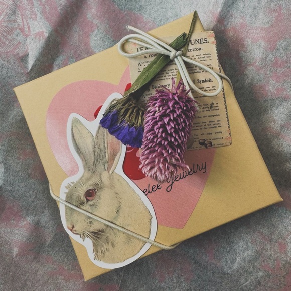 LARGE “I love you” locket charm on 18kt gold plated 18” chain 💫 - Picture 8 of 8